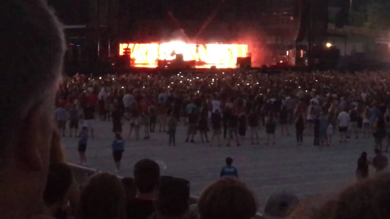 Twenty One Pilots-HeavyDirtySoul(Fairly Local Intro) 6/19/16 @ Hershey Park Stadium