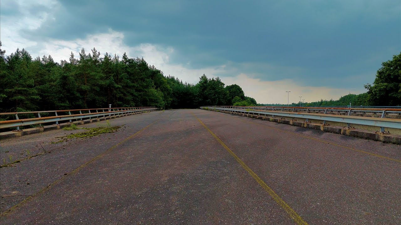 Verlaten viaduct A50 bij Loenen