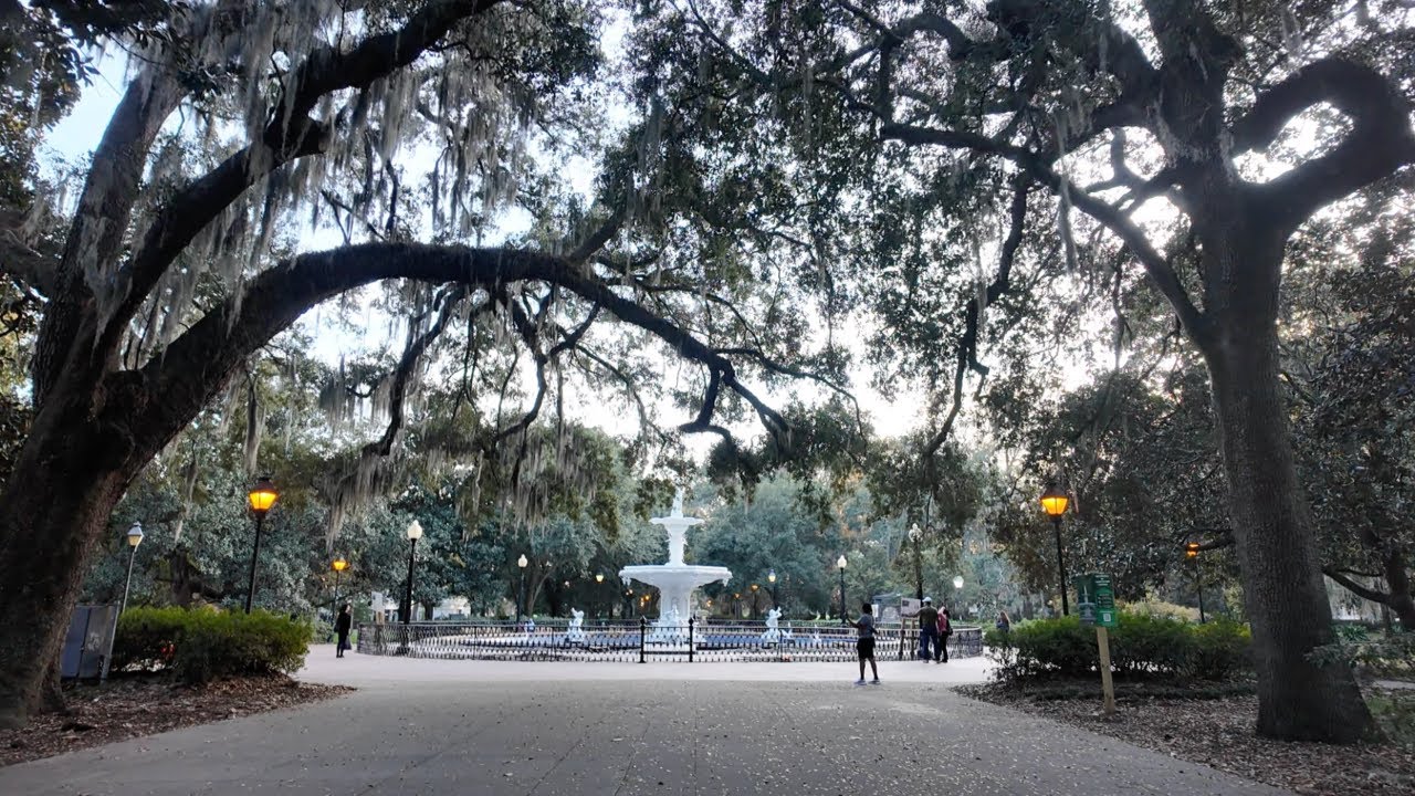 Savannah GA Walk: Riverfront → Forest Gump → Historic Squares → Forsyth Park (Virtual Vacation)