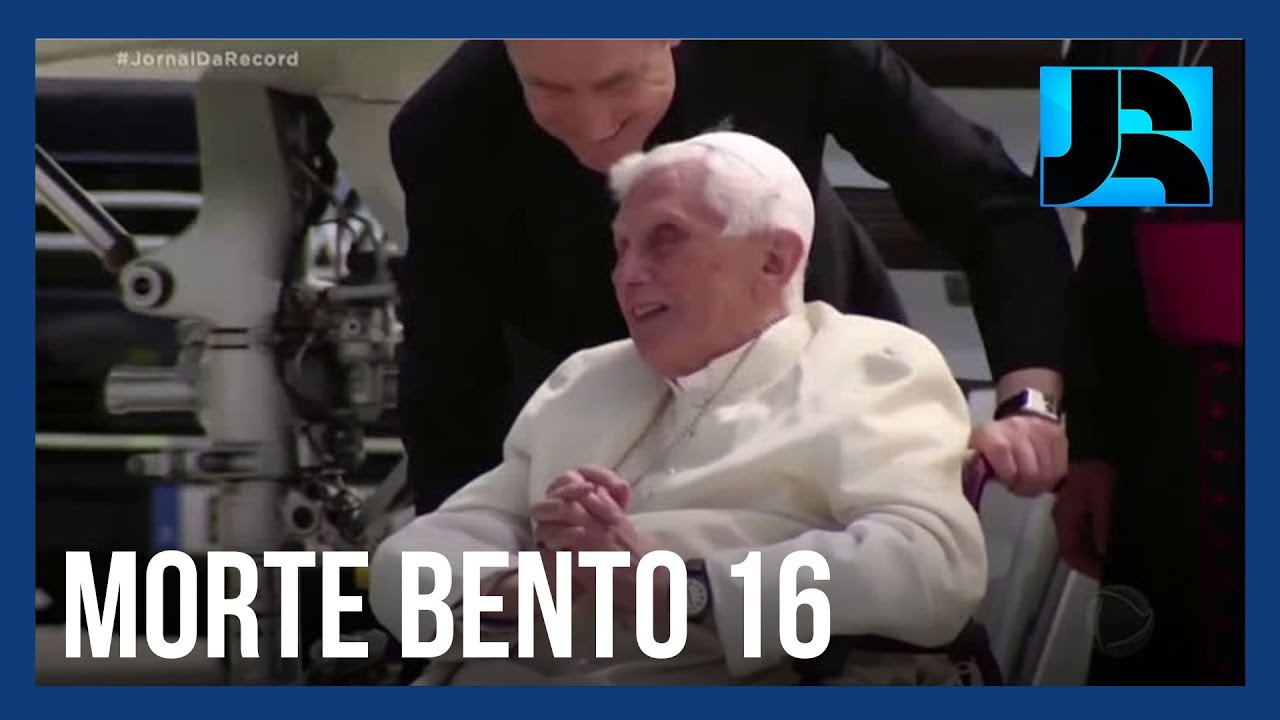 Papa em&eacute;rito Bento 16 morre aos 95 anos no Vaticano