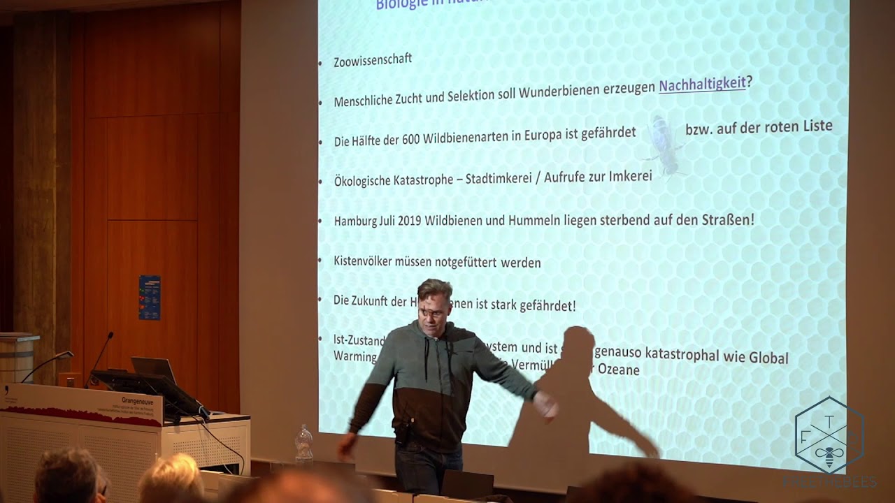 FreeTheBees : L'abeille dans le tronc d’arbre/ Die Biene in der Baumhöhle (Teil 4)