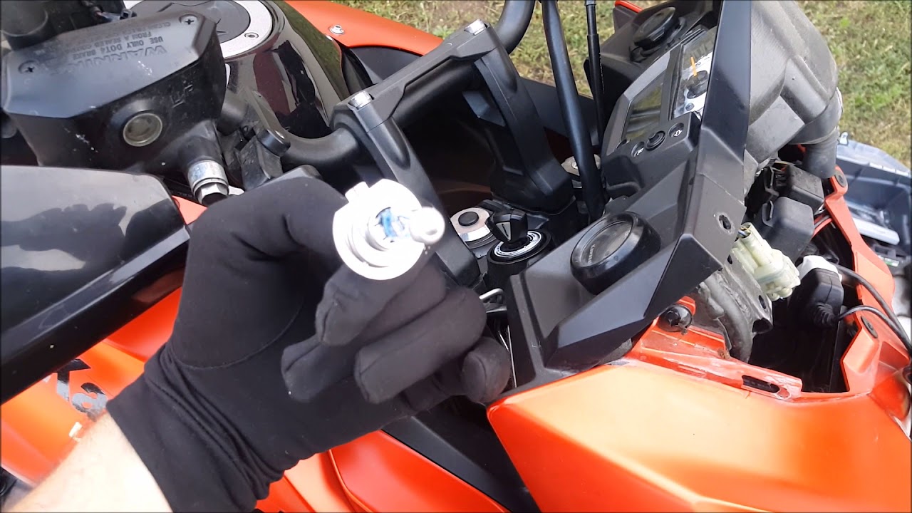 Headlight bulb replacement on a Kawasaki Versys 650 MY 2015