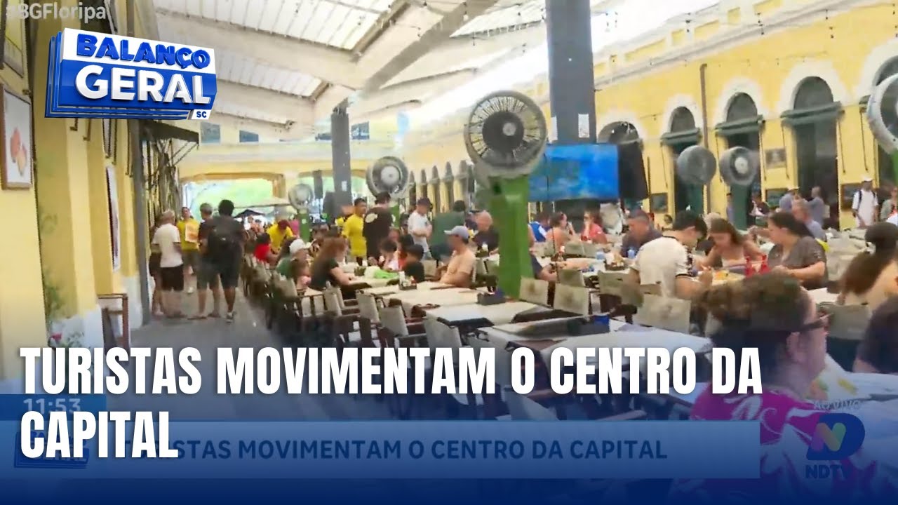 Turistas movimentam o Centro de Florianópolis na temporada de verão