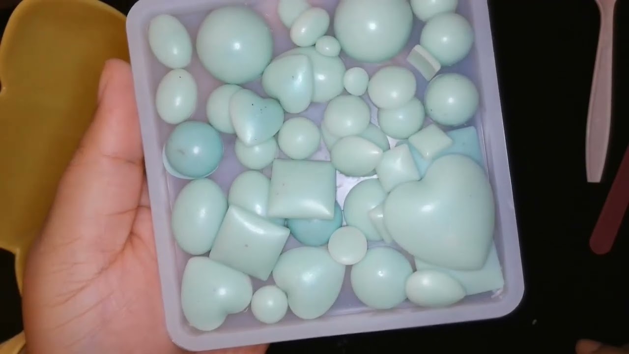 Wax Melts and an ATTEMPT to Make Them #candle #diy #waxmelts #artandcraft #smallbusiness #cute