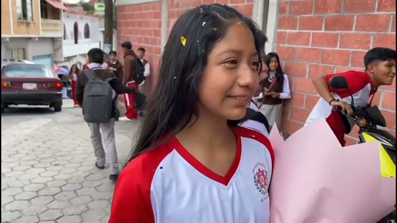Bonita sorpresa le dio su mami a su hija en su cumpleaños