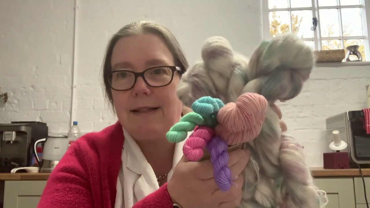 Layfamilyyarn diary: a kitchen table chat about a new exciting knit along and my jumper progress