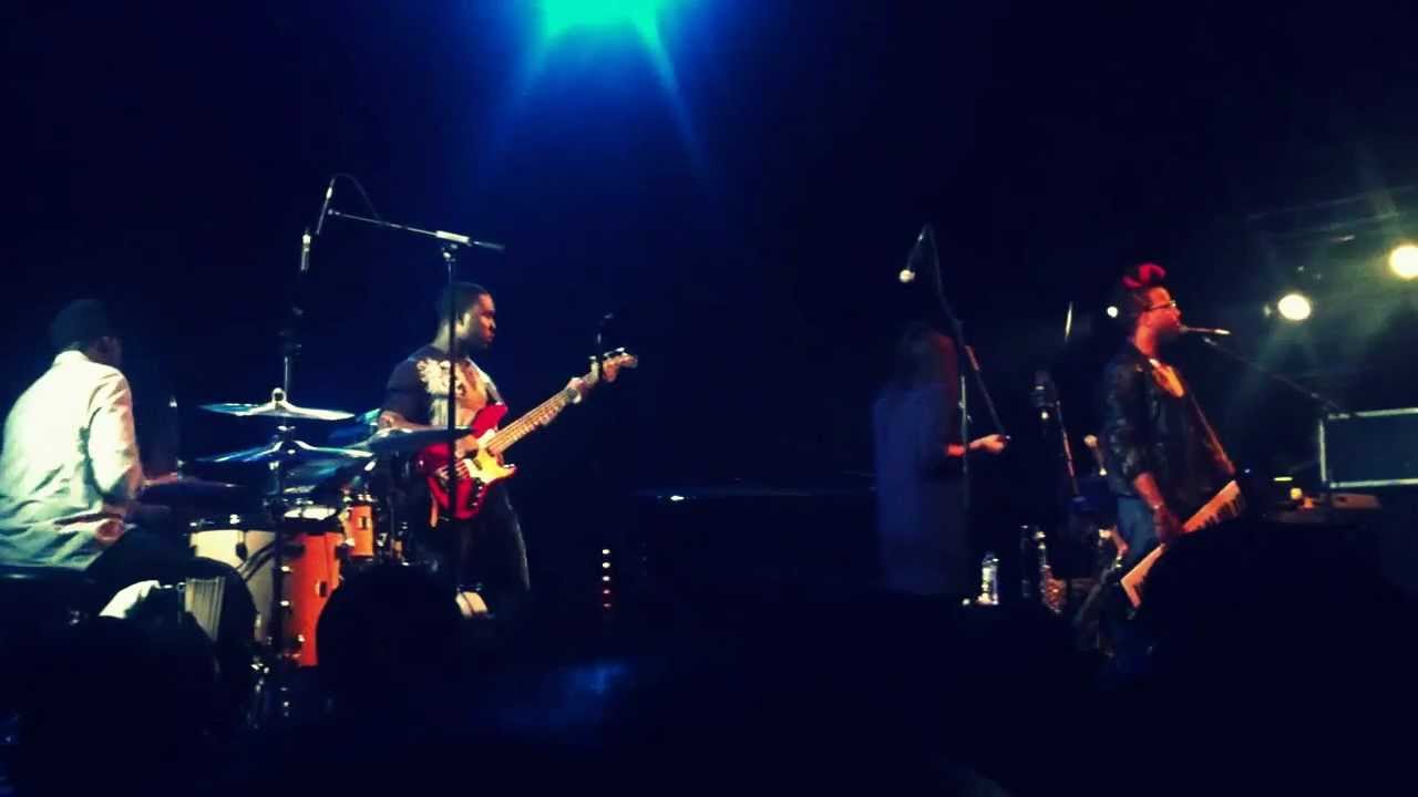 Robert Glasper Experiment feat. Hindi Zahra - Fever