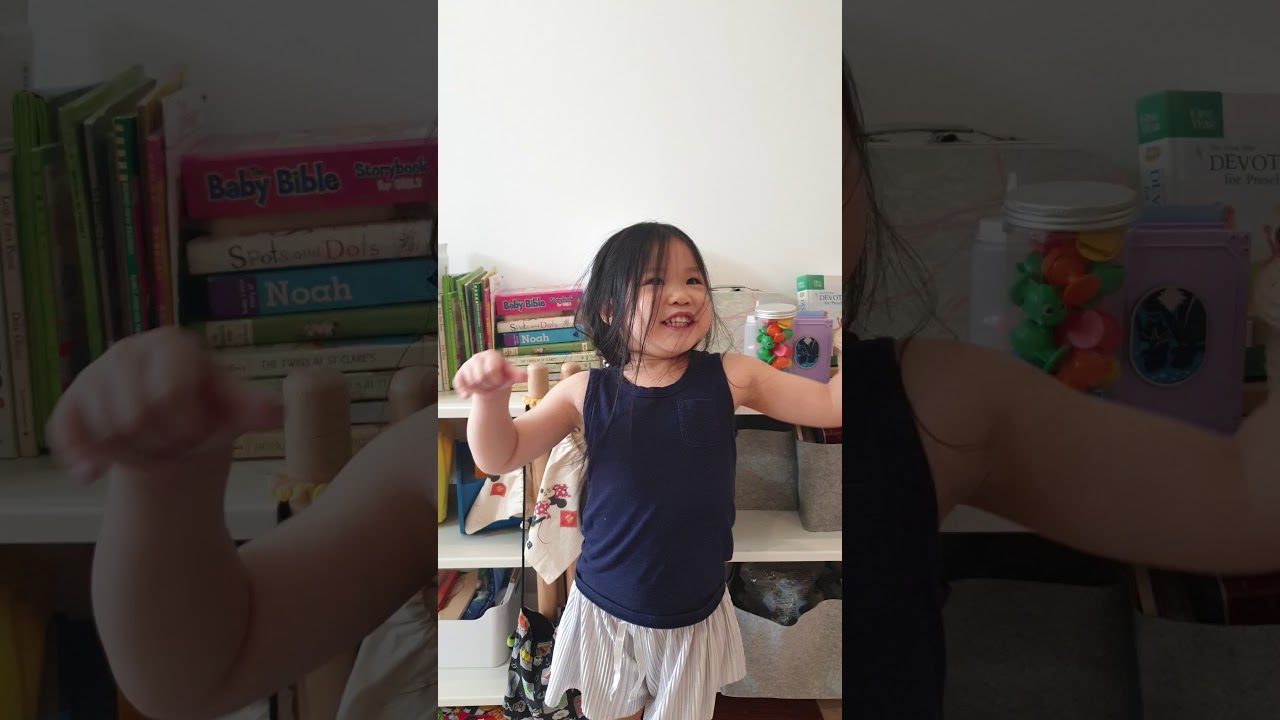 Learn with Emma - How to sing Frozen 2 : Into The Unknown