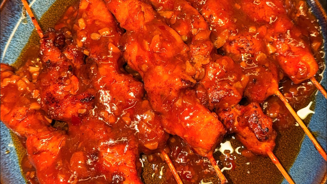 Smoky, juicy & full of flavor 😍🍢 Chicken Satay done right!#ChickenSatay #SatayLovers #GrilledChicken