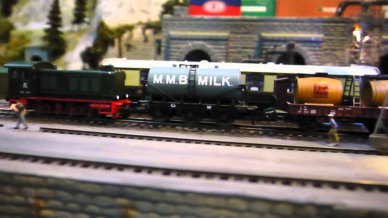 Roco V36 diesel switcher with ESU loksound decoder test run.
