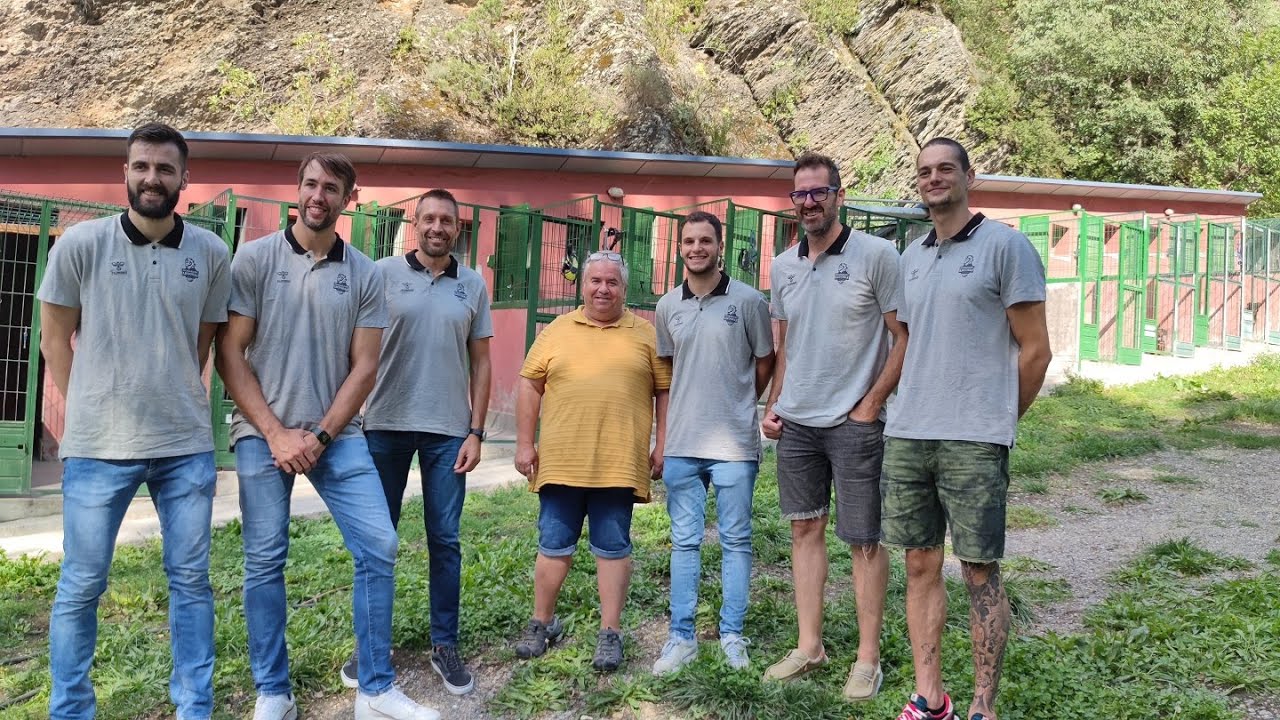 Visita a la gossera amb una delegació de l'equip