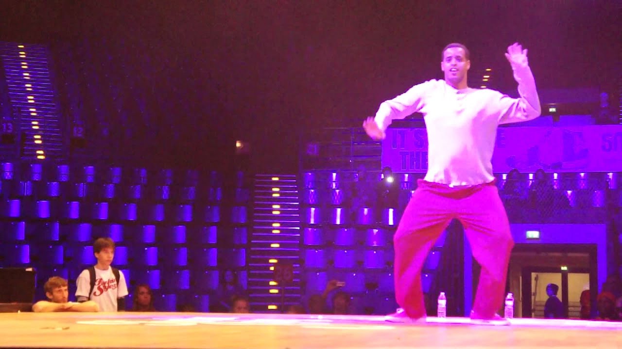 Funkin' Stylez World Finals 2012 - Berlin - Popping Battle - Nelson (France) Vs Marvel (Uk)
