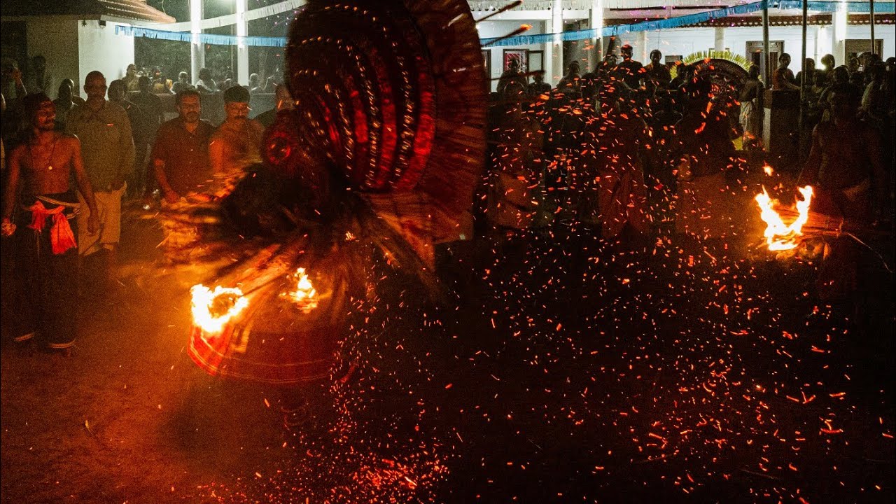 നാട്ടുപരദേവതമാരുടെ തീപ്പൊരിയും തിരുനൃത്തവും Puthiya bagavathi & Kundor chamundi theyyam#shortvideo