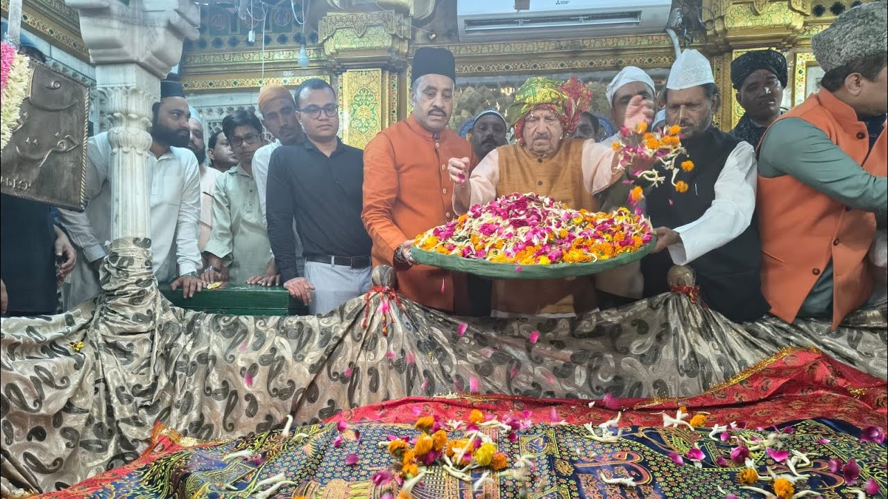 Lighting the Lamps of Humanity | Dr. Indresh Kumar at Dargah Hazrat Nizamuddin Auliya #JashnECharaga