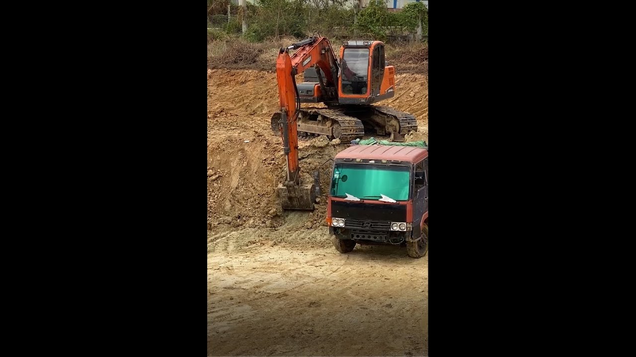 EP46 Heavy Machinery Madness &ndash; Excavator Digging and Loading Fast!