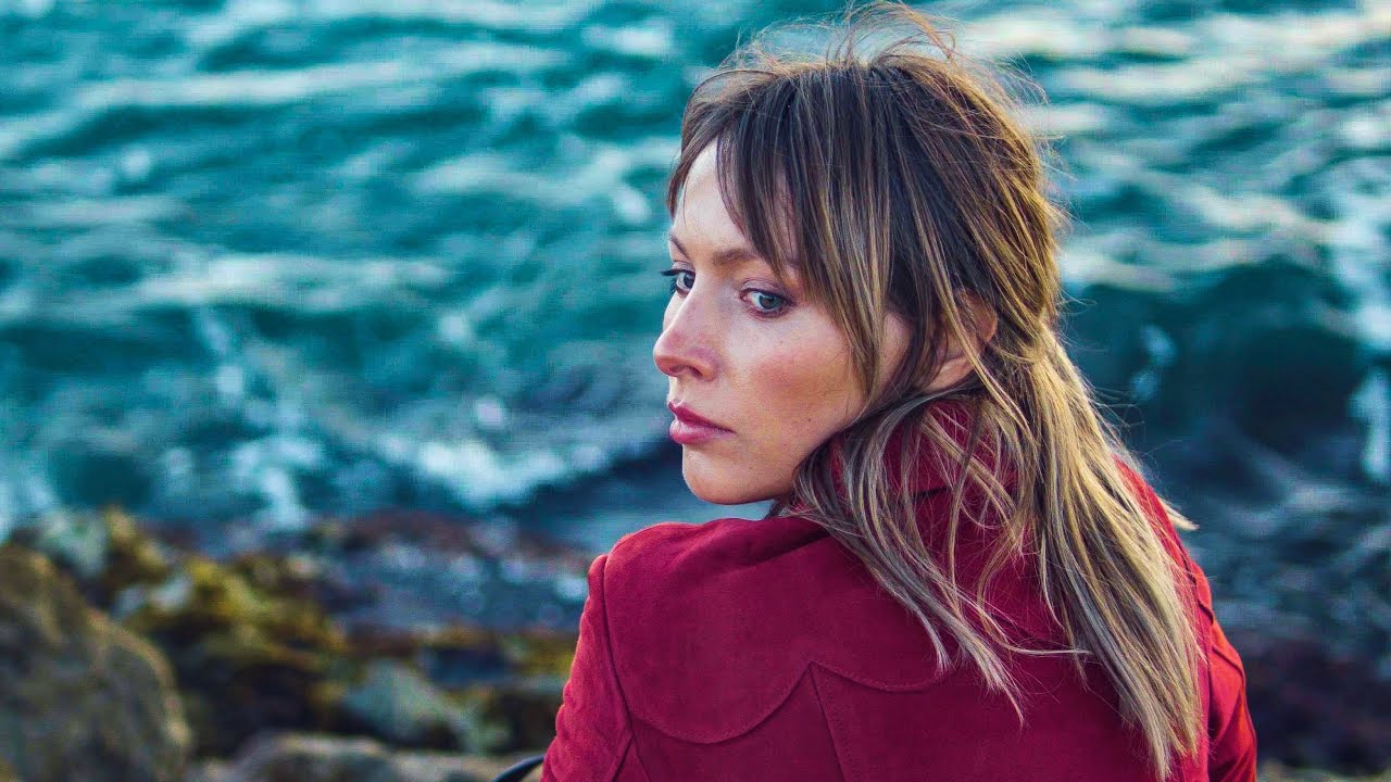 Liza Tikhonova / Plavno (Official Video 2025) / Adult Contemporary, Chamber Pop, Singer-Songwriter