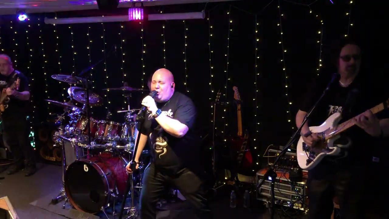 Fakesnake at The Ashton Jubilee Club 6/3/26 ( Walking In The Shadows )