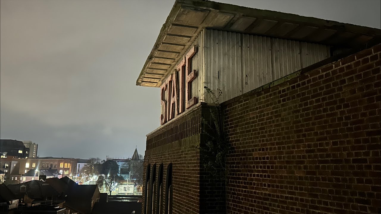 Exploring the abandoned state theatre… this place has been abandoned for 30 years…