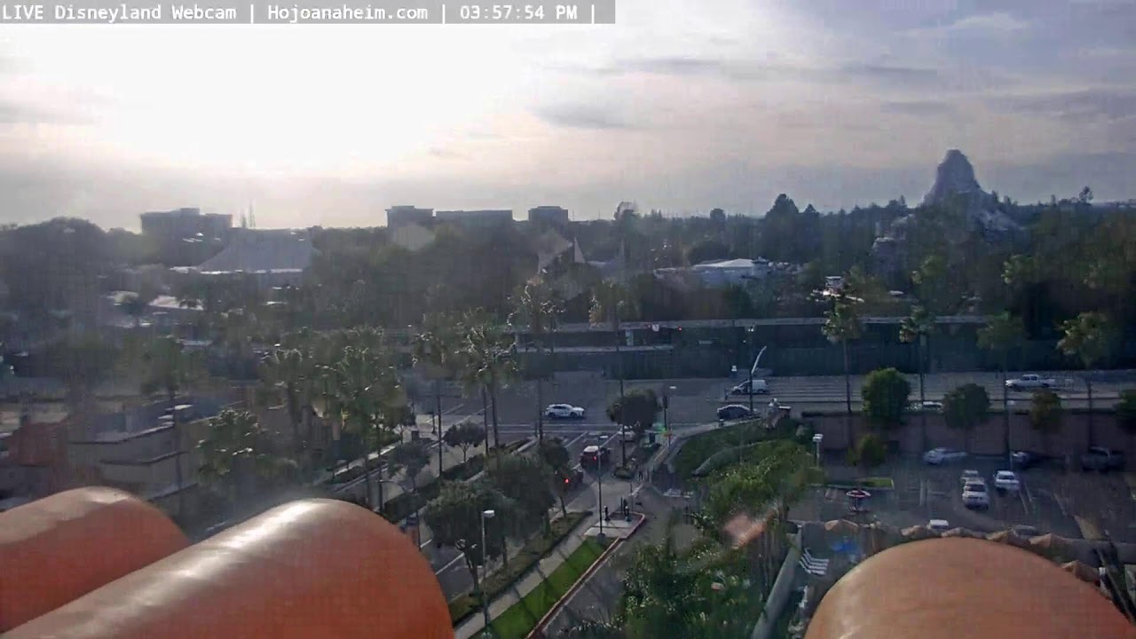 Mattercam 01/25/2026 12:16 - LIVE DISNEYLAND Webcam from Howard Johnson Hotel Anaheim