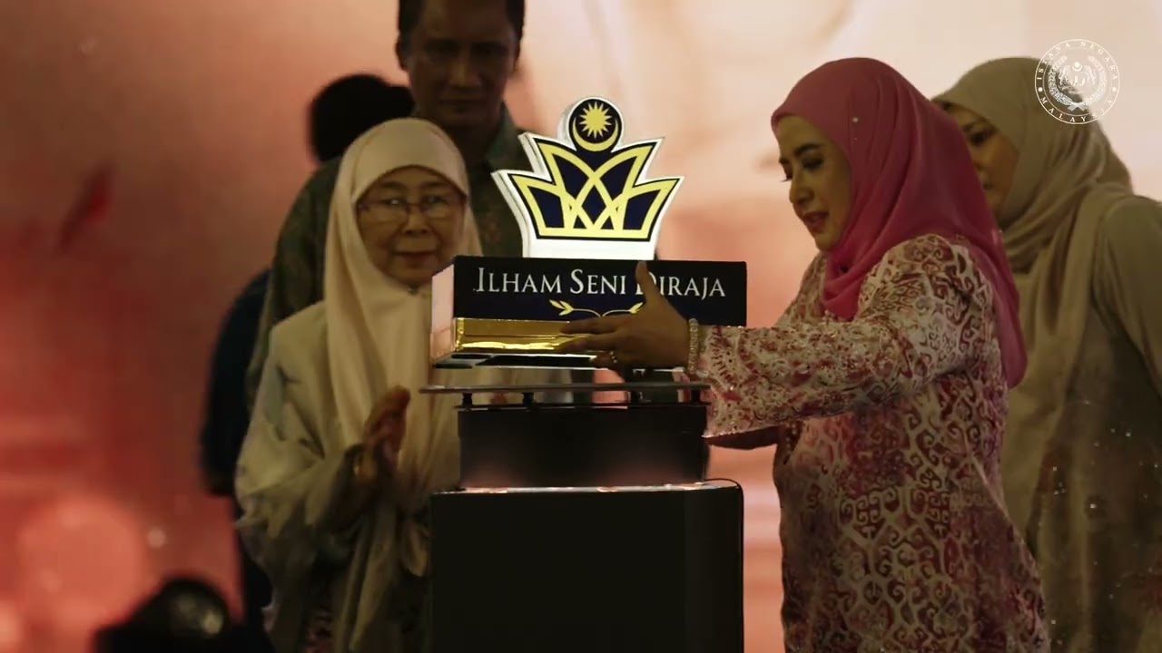 RAJA PERMAISURI AGONG SEMPURNAKAN MAJLIS PELANCARAN PROGRAM ILHAM SENI DIRAJA
