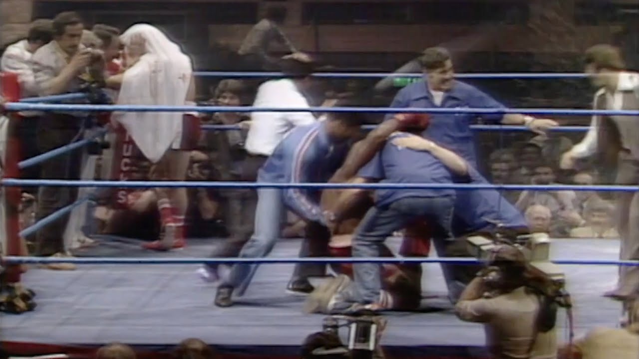 ON THIS DAY! MARVIN HAGLER GETS BEER THROWN AT HIM AFTER STOPPING ALAN MINTER (HIGHLIGHTS) 🥊