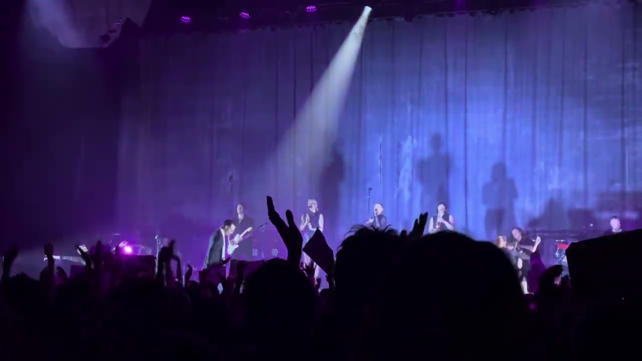 Hurts – Wonderful Life (@ Tempodrom, Berlin, 24.05.25)