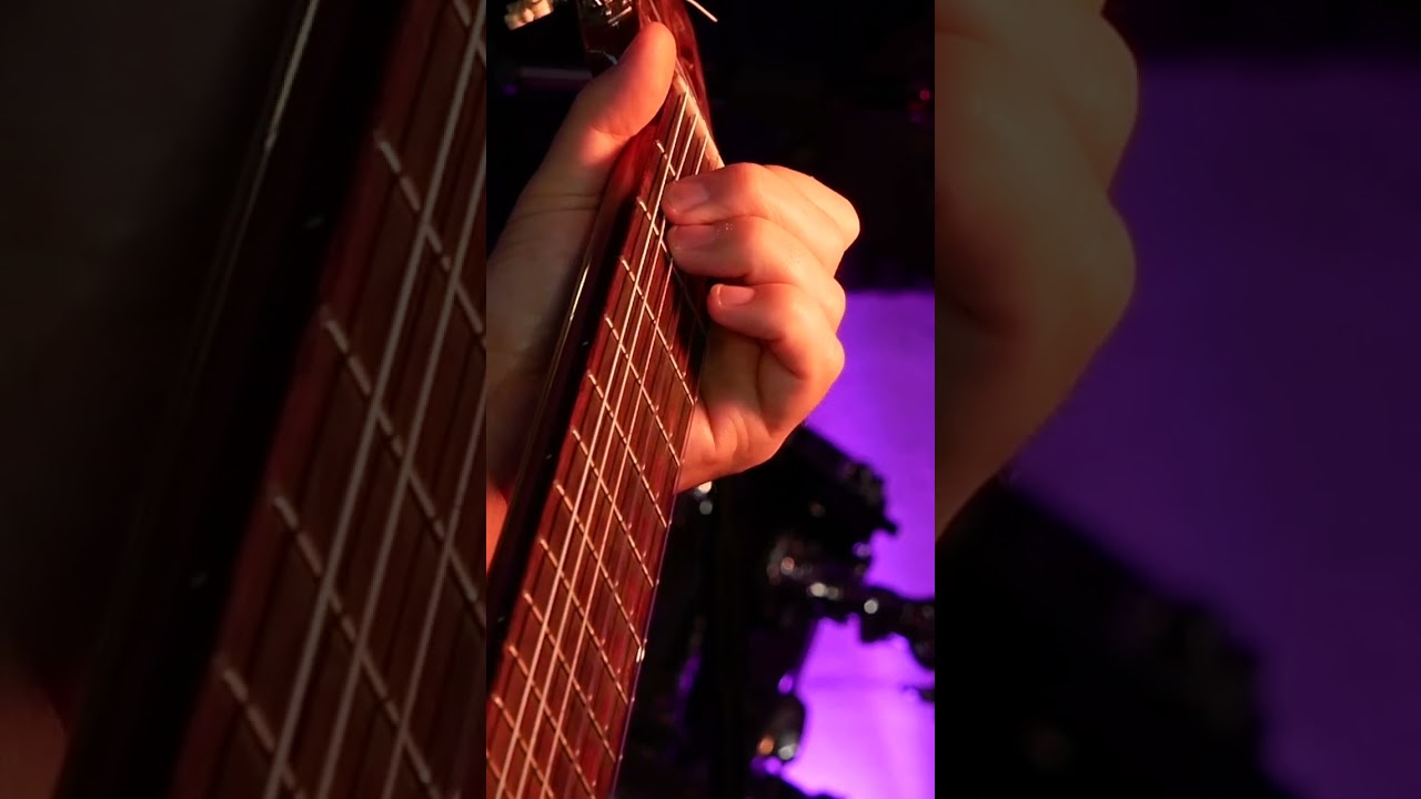 Plinkar lite nylonstr&auml;ngad akustisk gitarr som jag kan anv&auml;nda i en originall&aring;t i framtiden #shorts