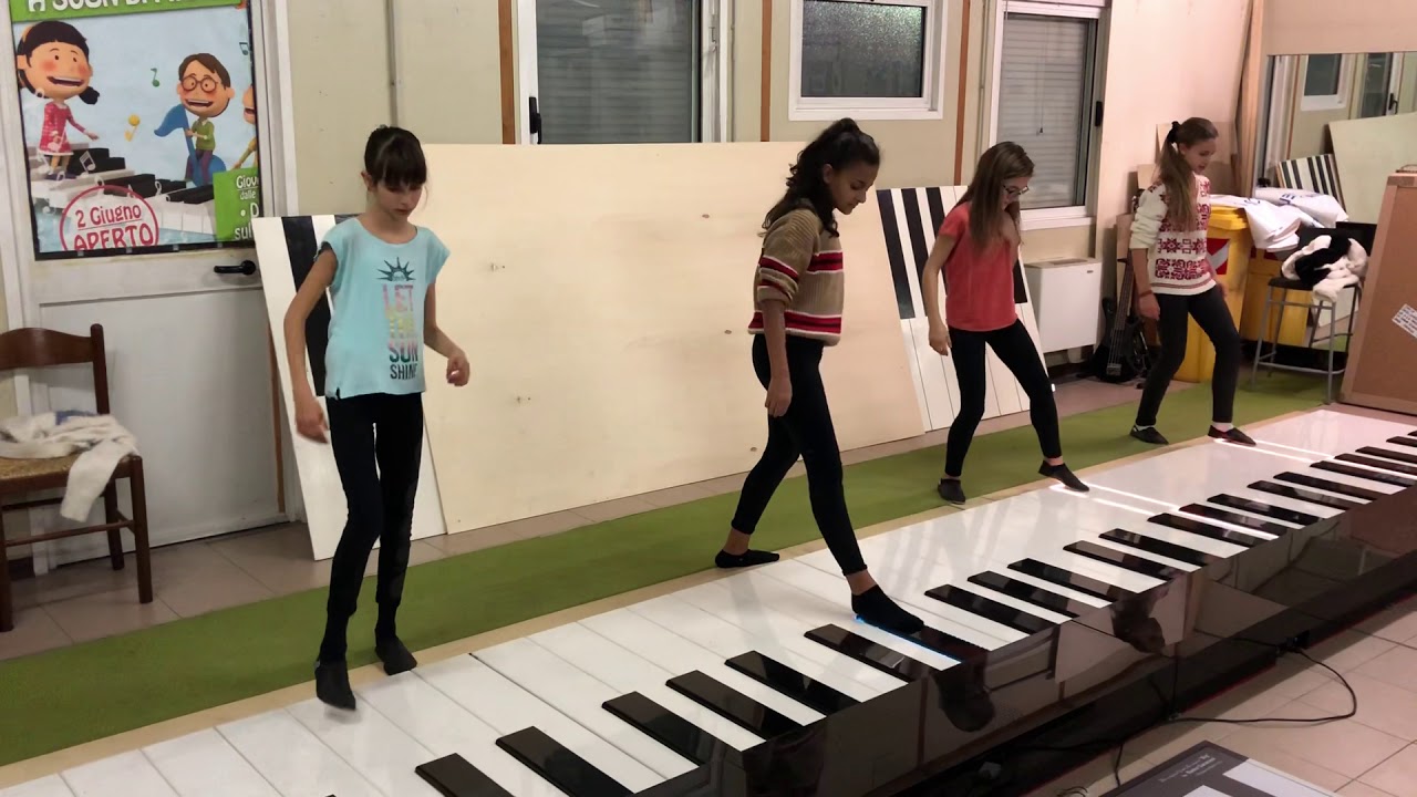 Rock by baby piano dancers