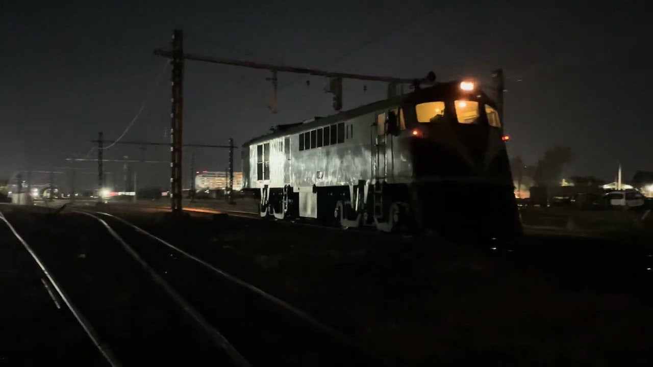 Maniobras nocturnas de la D-16012 y pasada del X-12