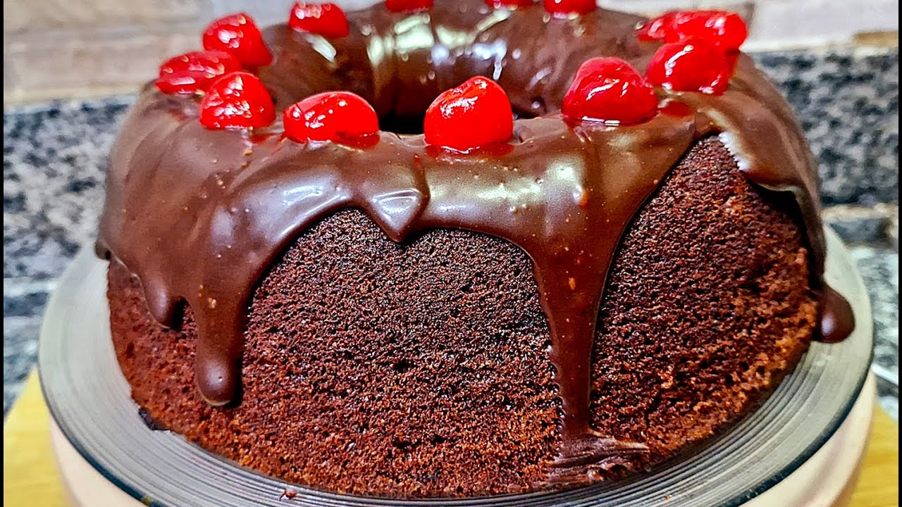 BOLO DE CHOCOLATE  FOFINHO  MACIO COM CEREJA  FESSA MASSA CRESCE  MUITO  ENCHE A FORMA