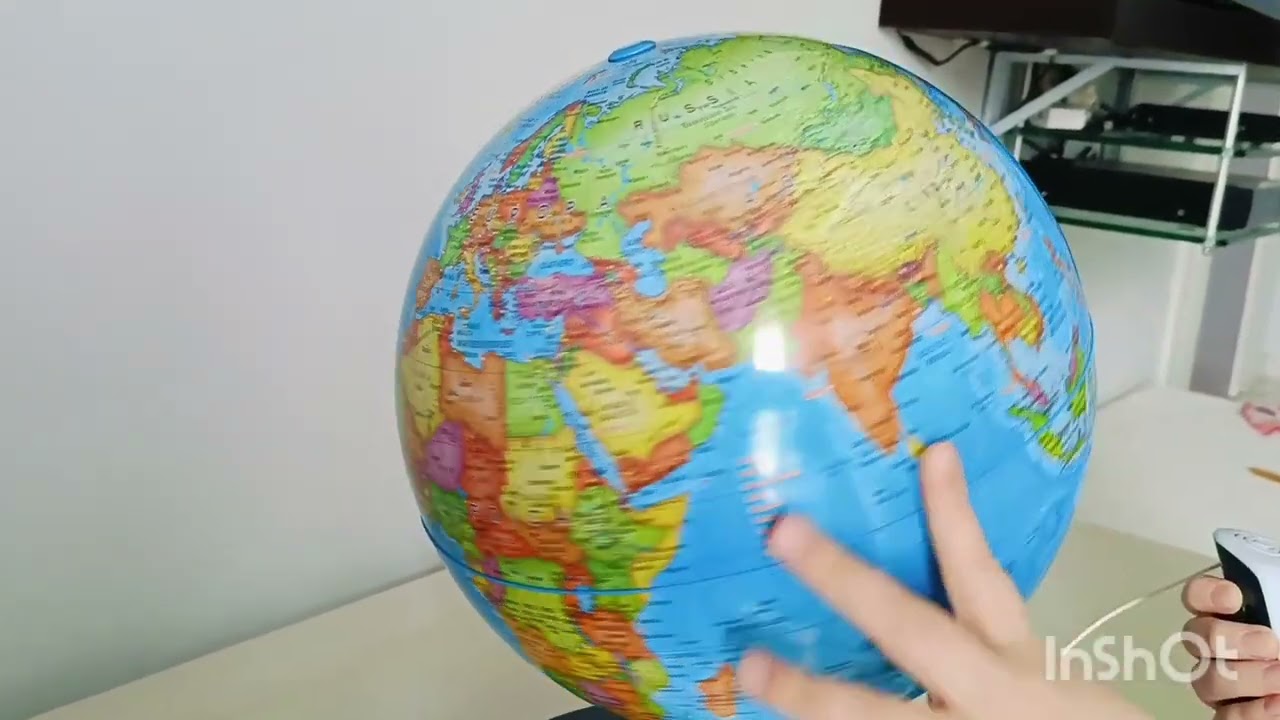 Alessia ed il suo mappamondo interattivo (Clementoni)!!!!!!!🌏🌎🌍🤗