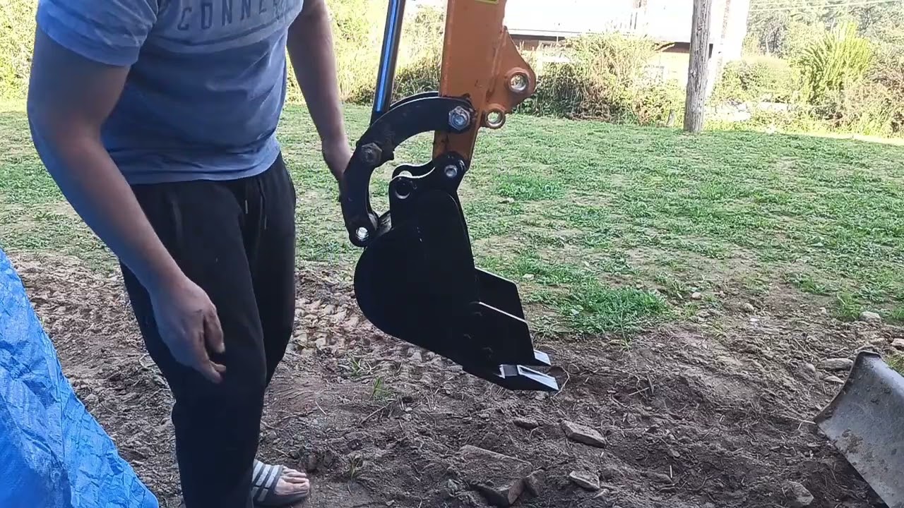 COMO CAMBIAR LA CUCHARA A UNA MINI EXCAVADORA 1 TONELADA JPC BAIMSE BM10 MOTOR KOOP