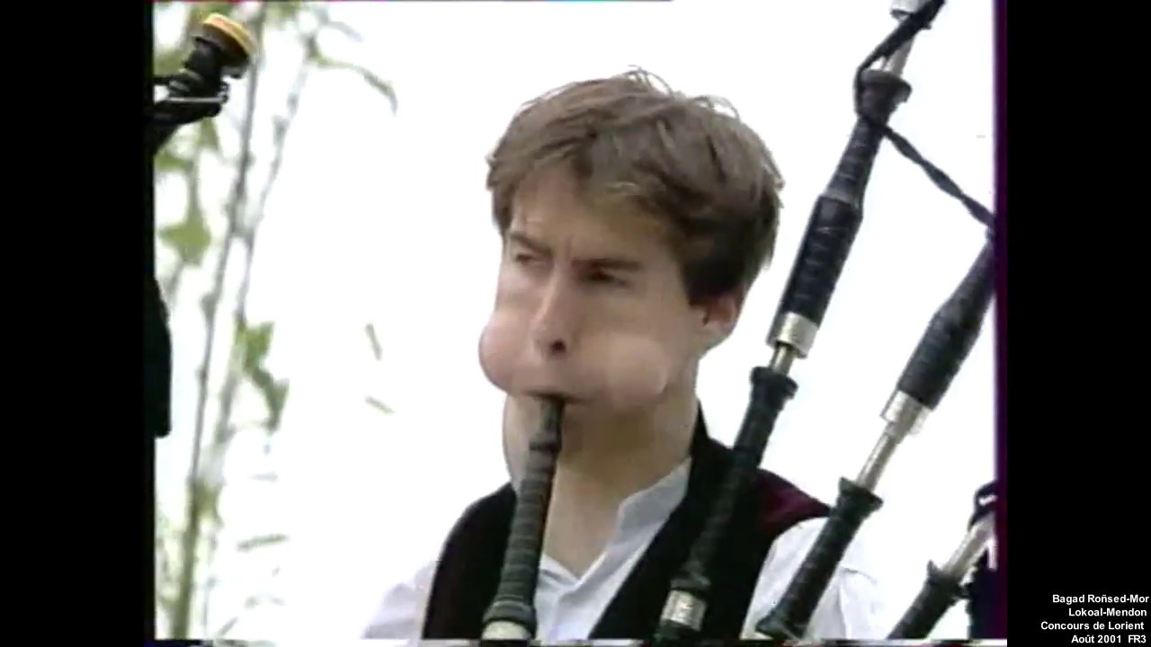 2001 Bagad Roñsed Mor Lokoal-Mendon Concours Lorient
