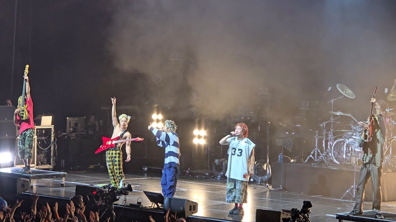 One Ok Rock - C.U.R.I.O.S.I.T.Y. (live @