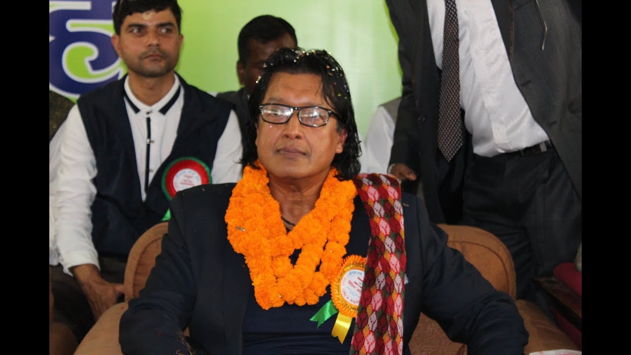 Rajesh Hamal लार्इ दिएकाे बाइबल सुसमाचारकाे पुस्तक पूरा भिडियाे ।। Thomas Bogaty