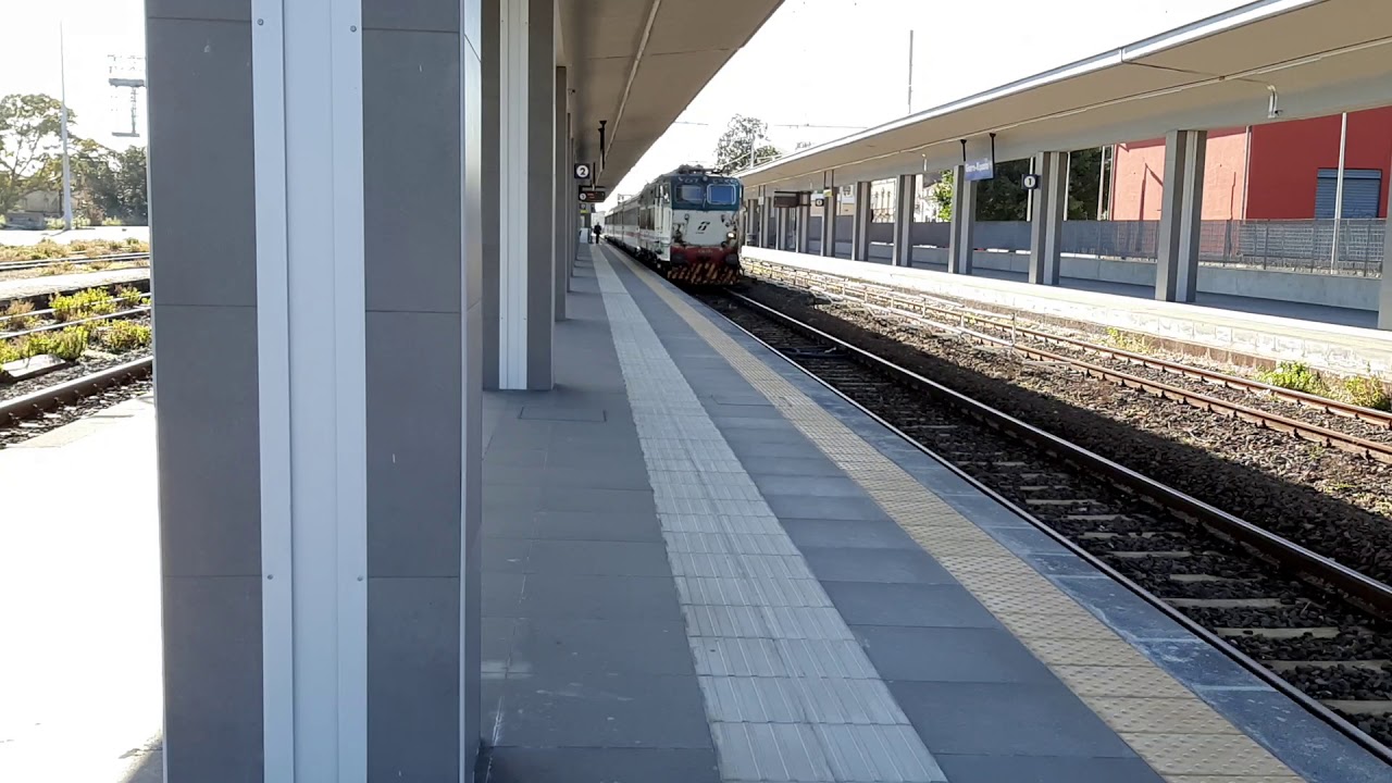 Intercity 722-1528 ( Siracusa- Roma Termini) con  Caimano +Pilota Z1