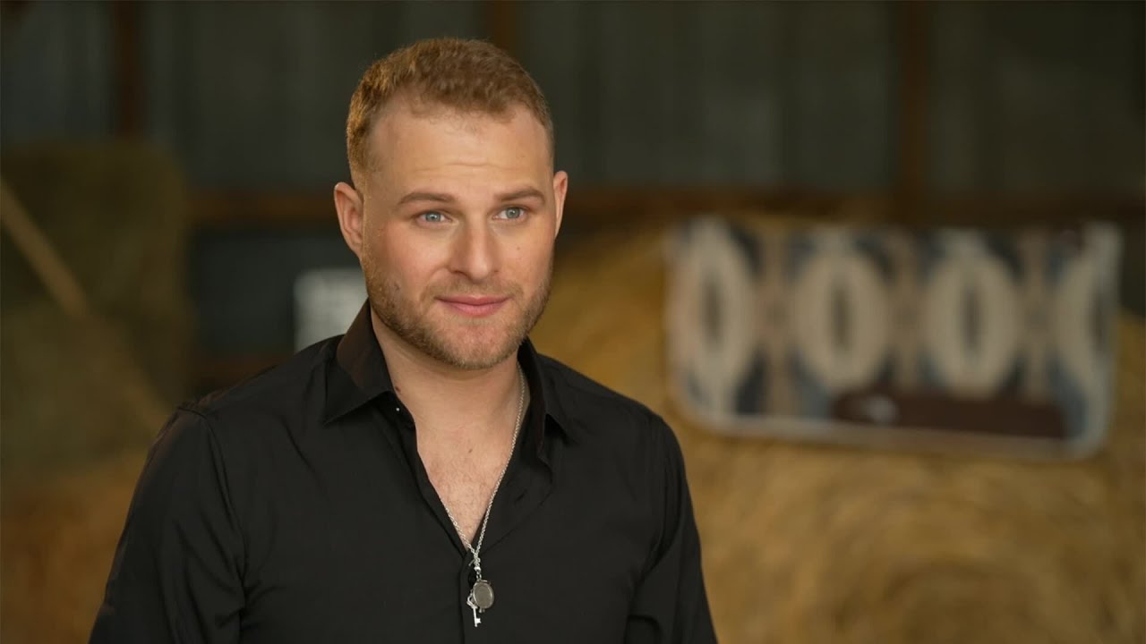 Singer Returns to His Christian Roots