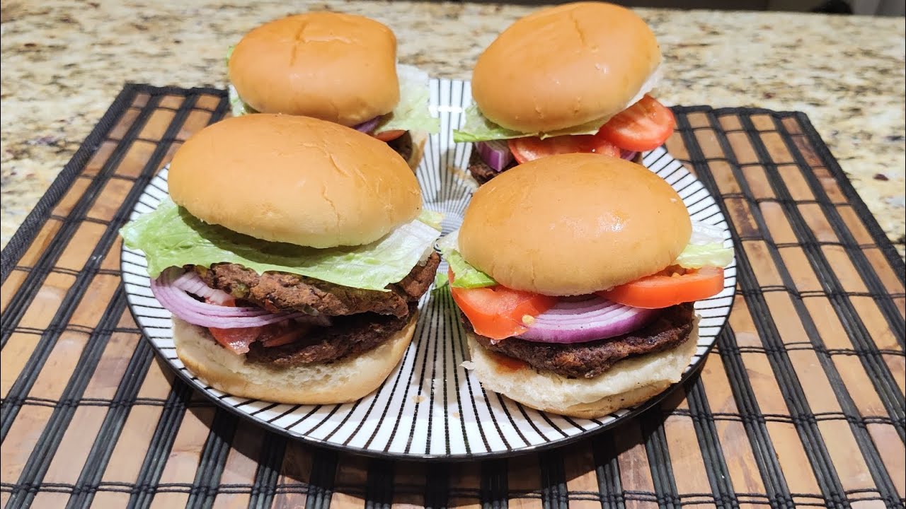 برجر نباتي من الفاصوليا السوداء، طعمه لذيذ جدا و بيجهز في دقايق👌The best vegan black bean burgers
