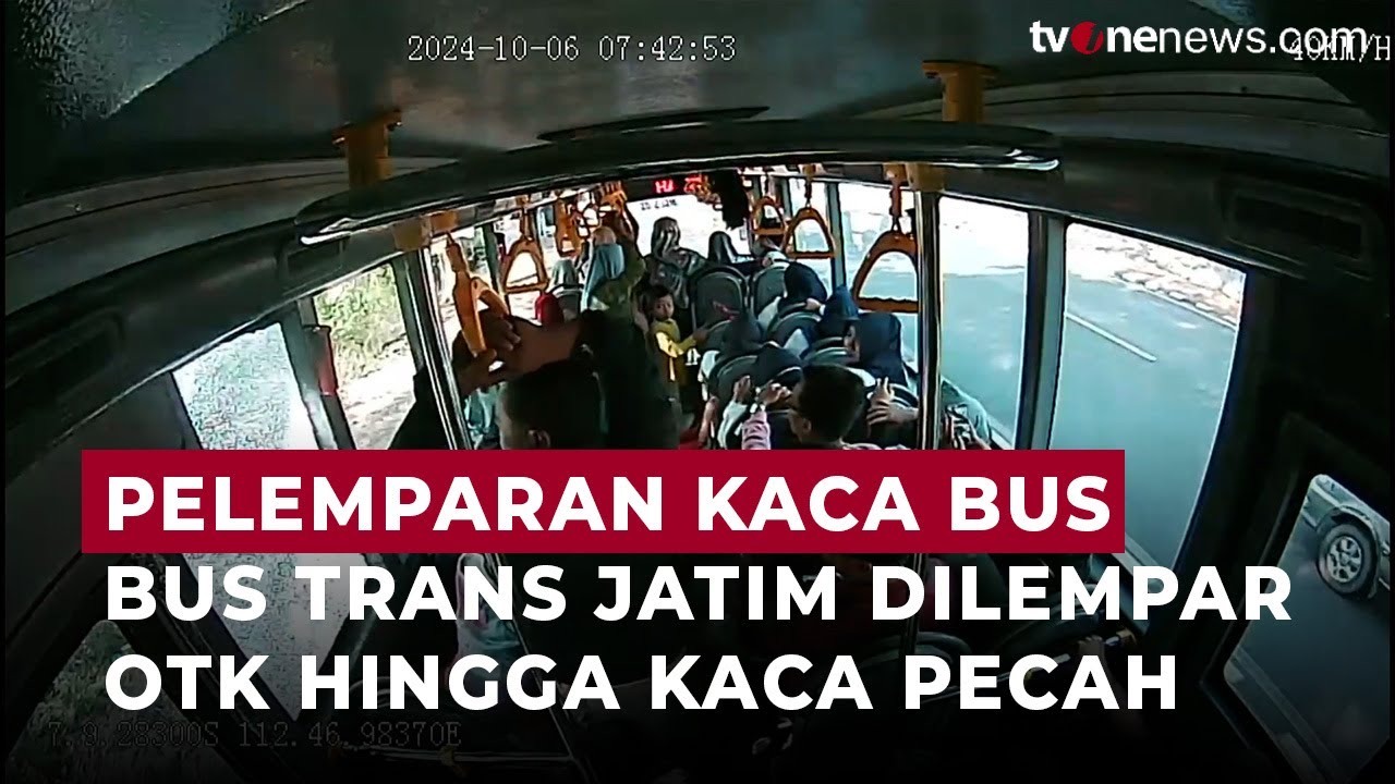 Bus Trans Jatim di Suramadu Dilempar Orang Tak Dikenal hingga Kaca Rusak | OneNews Update