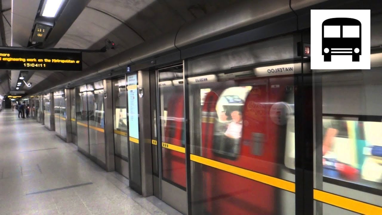 London Underground 1996 Stock - Arriving Waterloo Station (Jubilee Line)