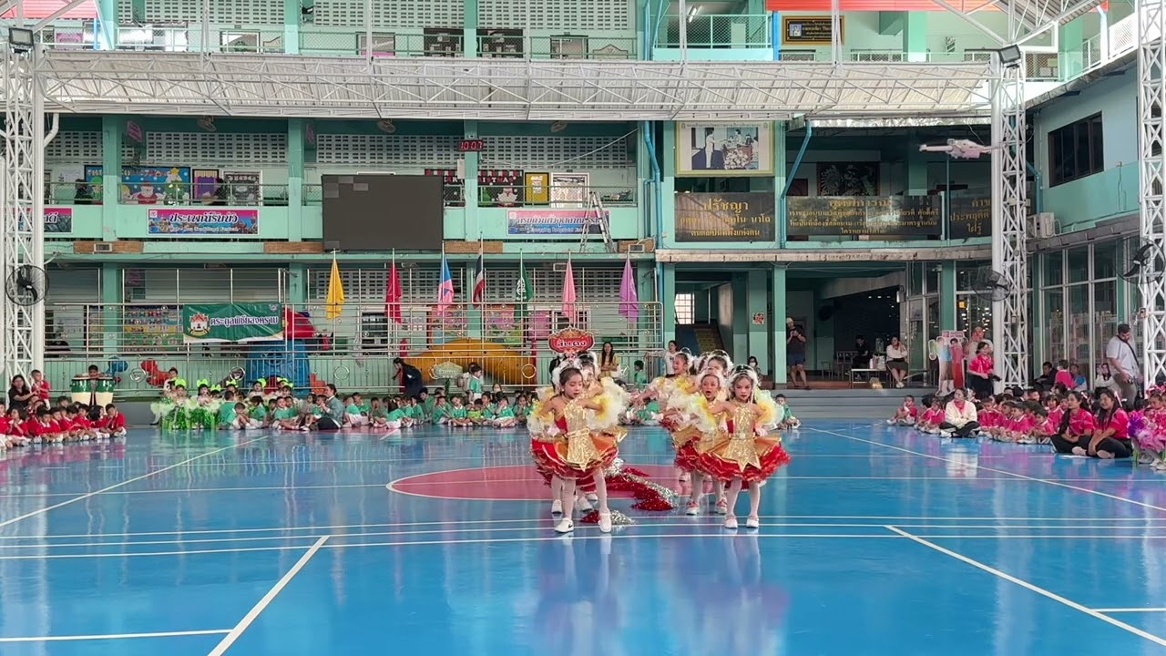 เชียร์ลีดเดอร์สีแดง