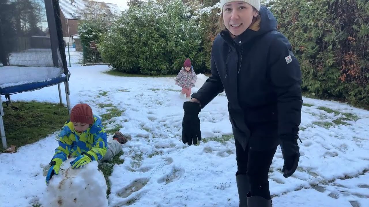 ドイツ🇩🇪で初雪☺️雪だるま作れるかな😍