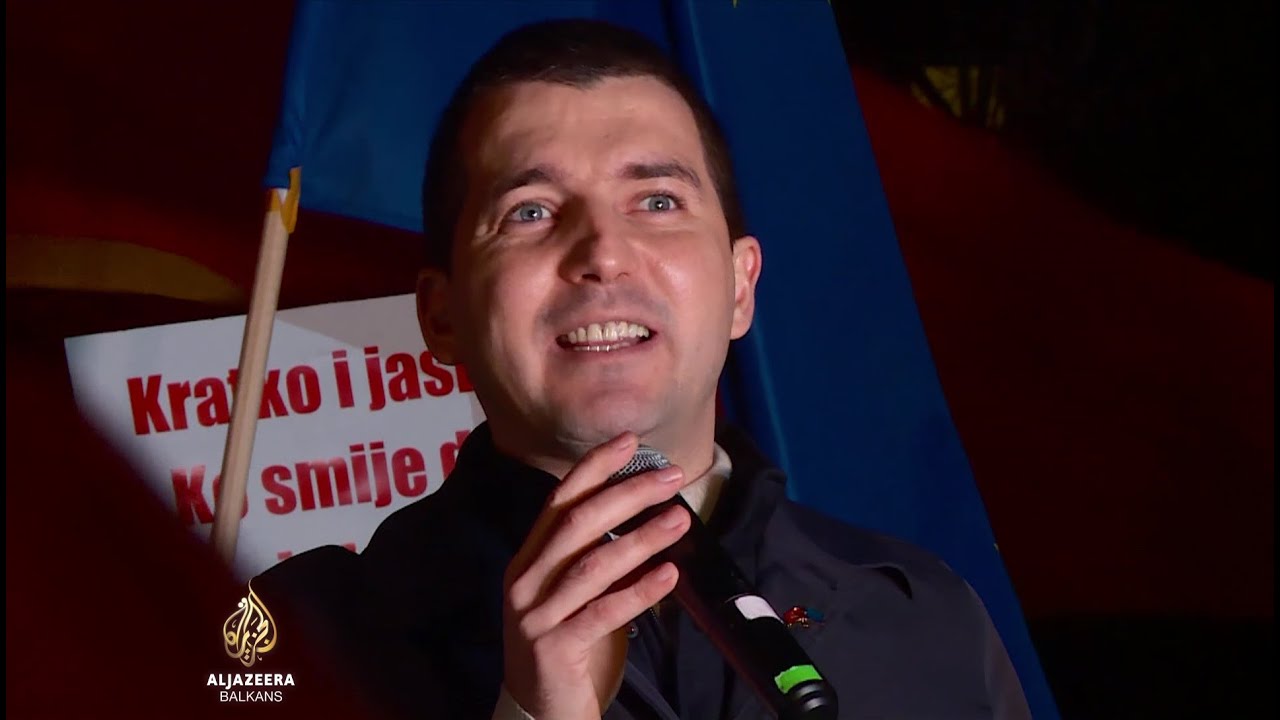 Aleksa Bečić na protestima zatražio da se hitno raspi&scaron;u vanredni izbori