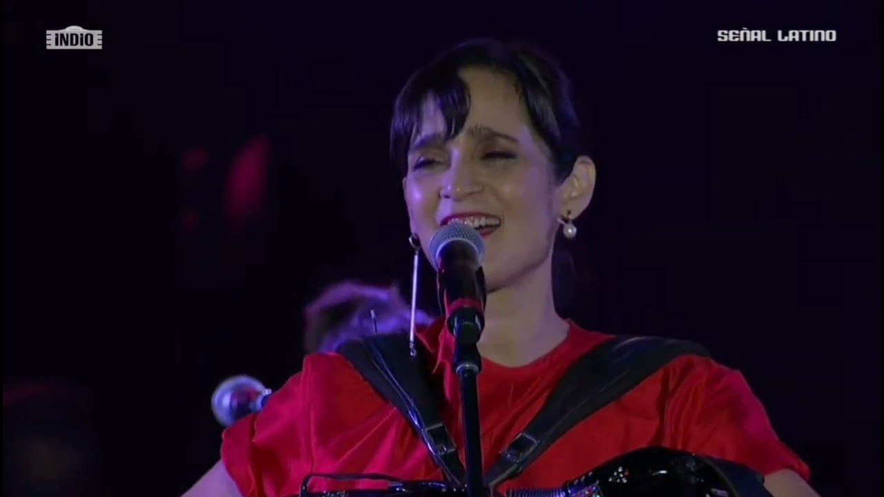 Julieta Venegas - Andar conmigo (Vive Latino 2022)