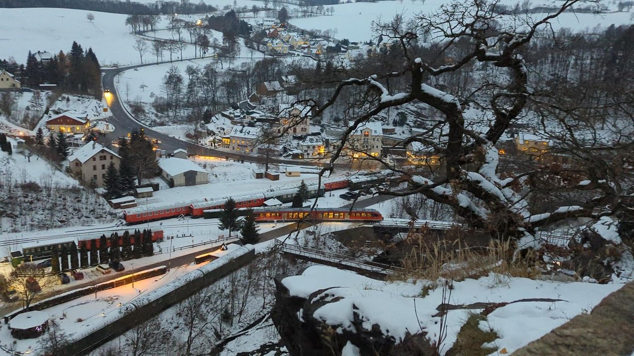 Erzgebirgsbahn + &Uuml;berraschungsgast im verschneiten Wolkenstein