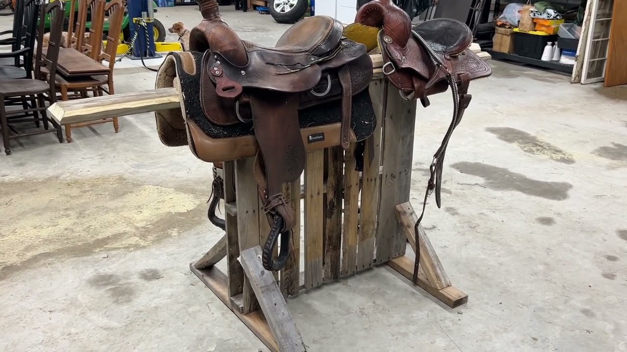 DIY Saddle Stand from a Pallet &ndash; Free & Easy Build!