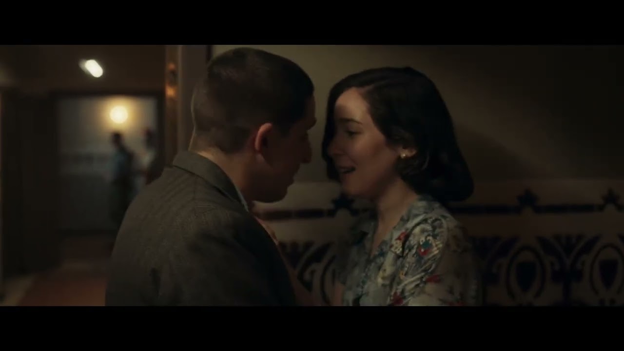 Виктор Мануэль забивает «La cena» Мануэля Гомеса Перейры. Эксклюзивный контент для KISS FM.