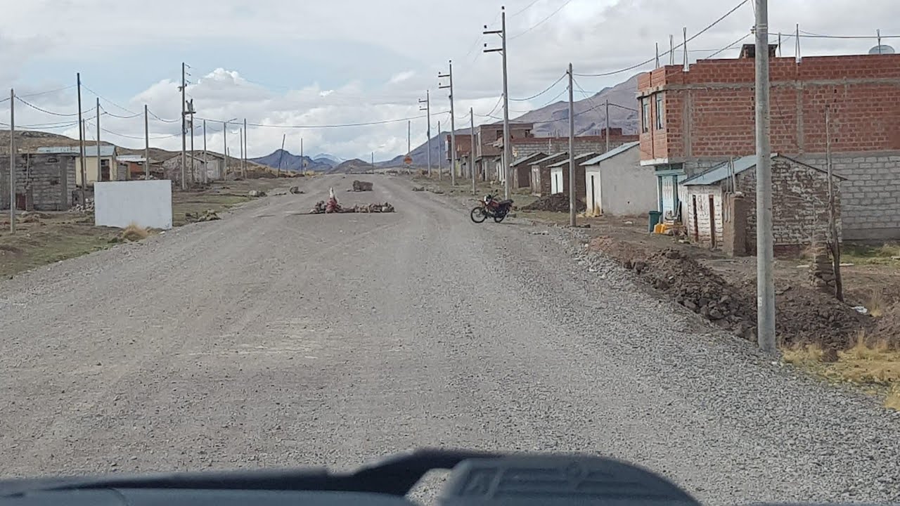 Border crossing: Ecuador to Peru during a civil war! this made us nervous. Did we have reason? watch