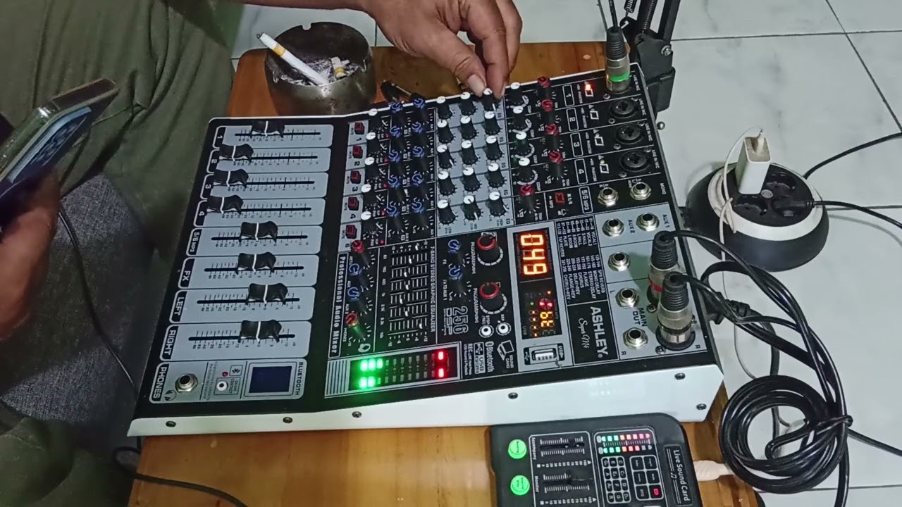 Jajal nyanyi lagu @iwanfals pake Mixer 800 ribuan, Ashley super M4 terbaru... Makyuuus
