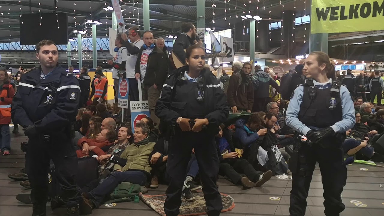 Ontruiming Protestival Schiphol #6